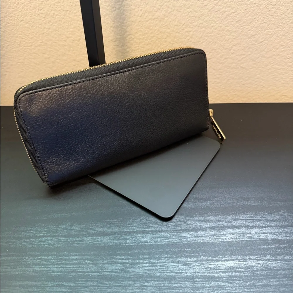 🔥SALE🔥Michael Kors Black Leather Wallet with Gold Zipper
